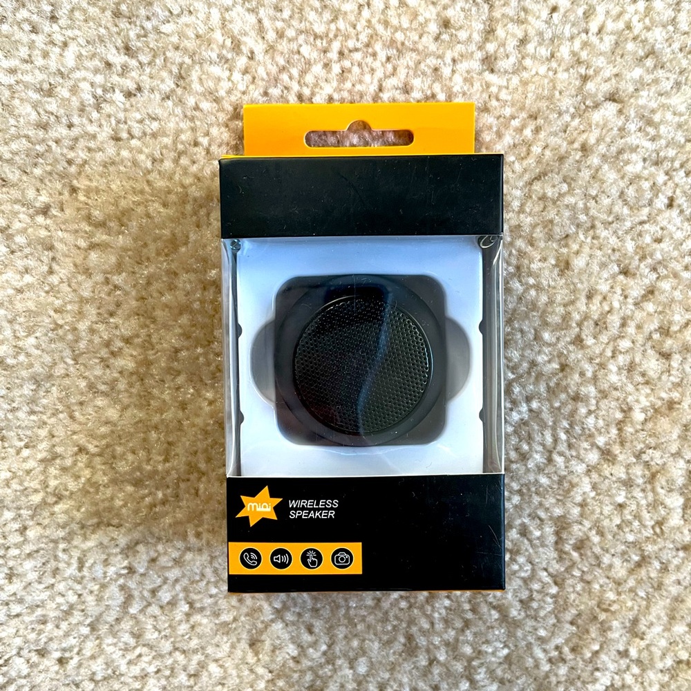🌻BRAND NEW🌻 - Mini Wireless Speaker